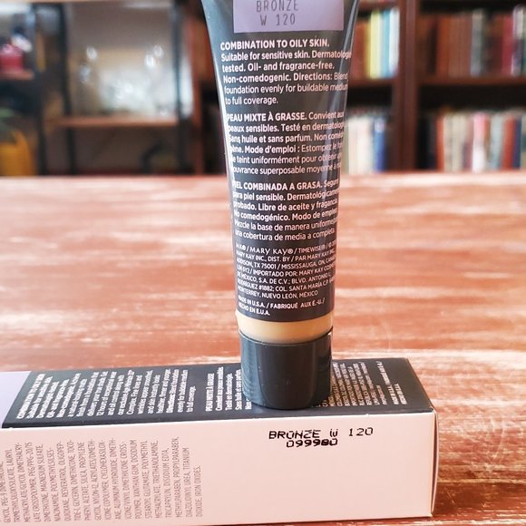 Bronze W 120 Matte 3D Foundation - Mary Kay - Picture 3 of 7